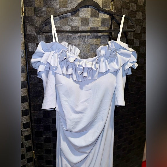 🌟 XSCAPE Ruffle Off-Shoulder Gown | Size 16W | Soft Blue Elegance - Picture 5 of 7
